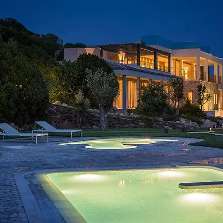 Conrad Chia Laguna Sardinia מלון 5*