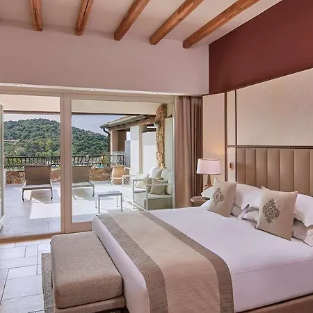 Conrad Chia Laguna Sardinia Otel 5*